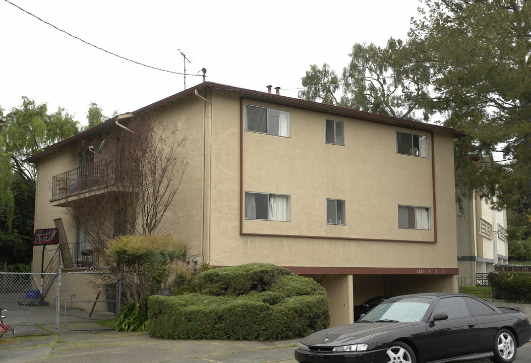 2321-2327 Regent Way in Castro Valley, CA - Building Photo