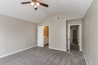 16202 Samoa Way in Houston, TX - Foto de edificio - Building Photo