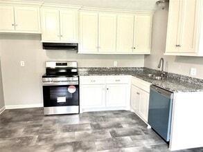 104 Peach St in Tomball, TX - Building Photo - Building Photo