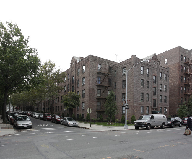 4616 43rd Ave in Sunnyside, NY - Foto de edificio - Building Photo