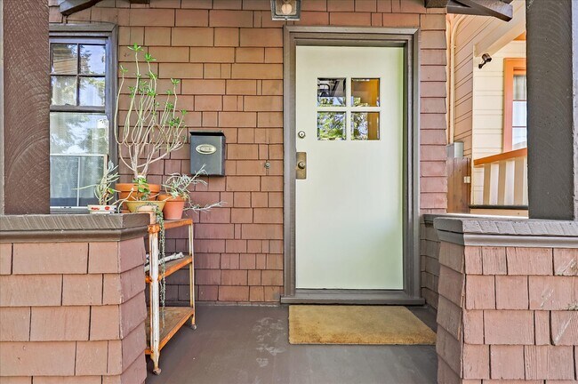 21 Westall Ave in Oakland, CA - Building Photo - Building Photo