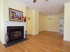 204 Brookgreen Dr in Chapel Hill, NC - Building Photo - Building Photo