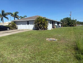 1110 SE 9th Ct in Cape Coral, FL - Building Photo - Building Photo