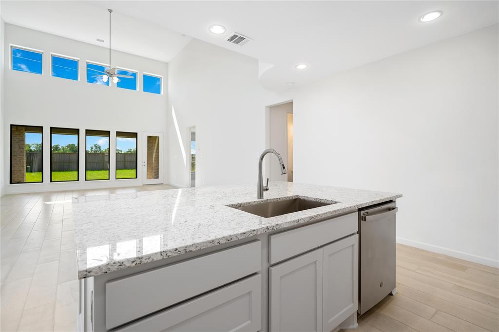 8810 Morning Glow Dr in Missouri City, TX - Building Photo