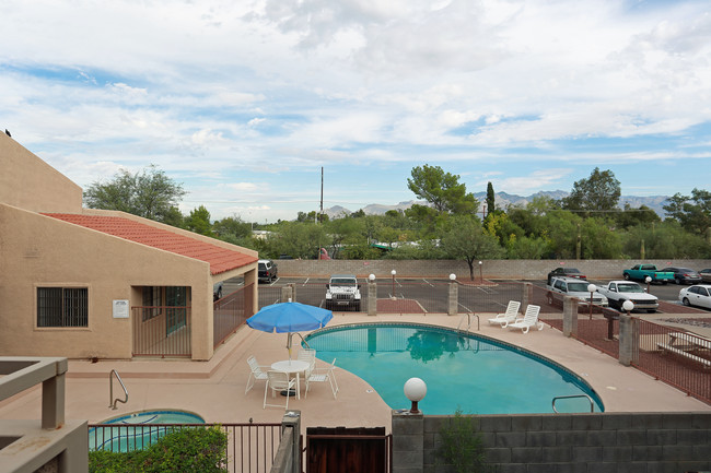 BROADMOOR in Tucson, AZ - Building Photo - Building Photo