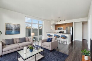 REO Flats in Seattle, WA - Building Photo