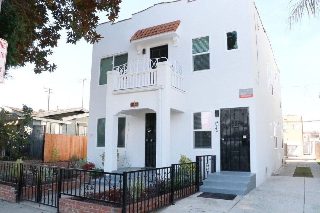 1041 Dawson Ave-Unit -1043 in Long Beach, CA - Building Photo