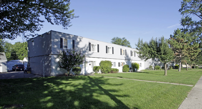 Dickinson Manor Apartments in Mount Clemens, MI - Foto de edificio - Building Photo