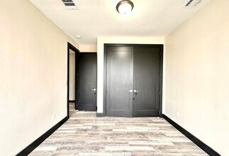 54 Lincoln St, Unit 302 in Newark, NJ - Foto de edificio - Building Photo