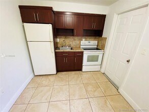 2125 NW 91st St-Unit -2125 in Miami, FL - Foto de edificio - Building Photo