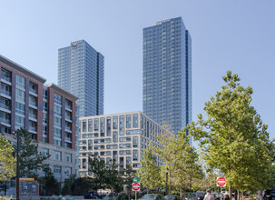 Vantage -  Phase II in Jersey City, NJ - Building Photo - Building Photo