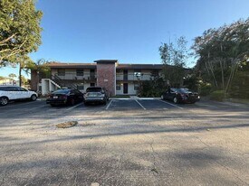 6031 Shaker Wood Cir in Tamarac, FL - Building Photo