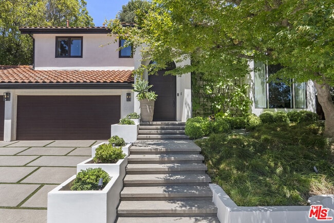 9684 Wendover Dr in Beverly Hills, CA - Building Photo - Building Photo