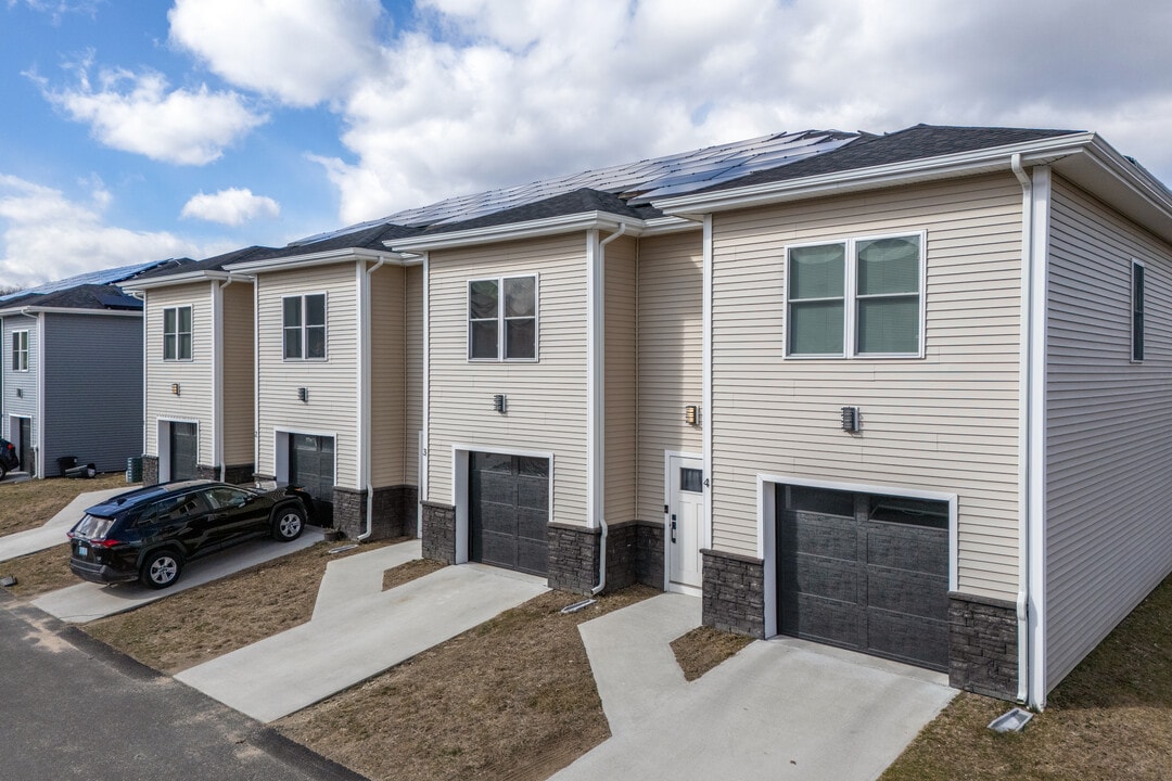 Boulder Farms Villas in Johnston, RI - Foto de edificio