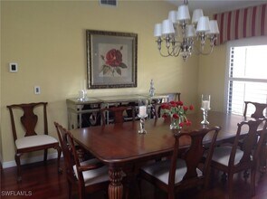 1747 Sandpiper St in Naples, FL - Foto de edificio - Building Photo
