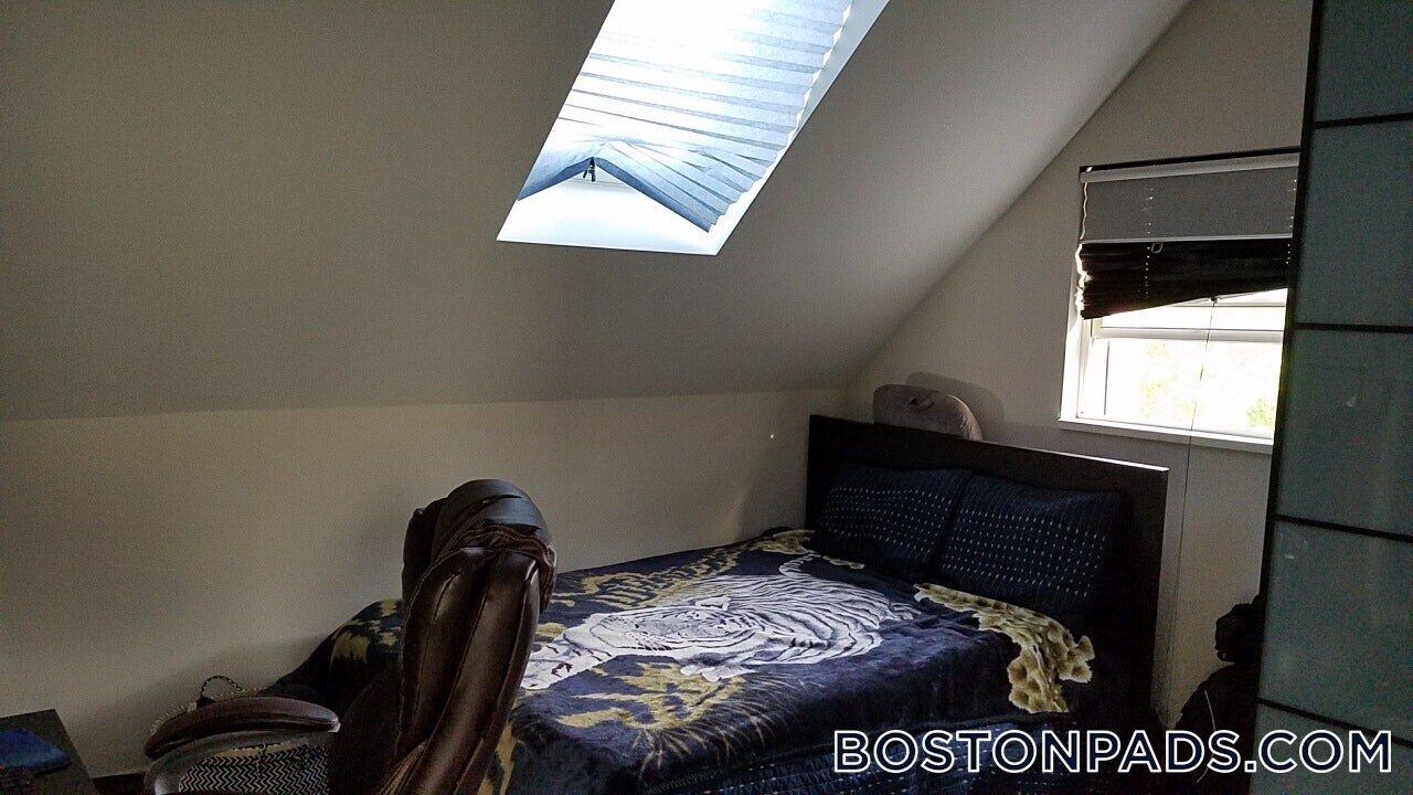 24 Washburn St in Boston, MA - Building Photo