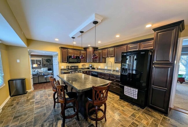 3749 Dewlawn Dr in Toledo, OH - Building Photo - Building Photo