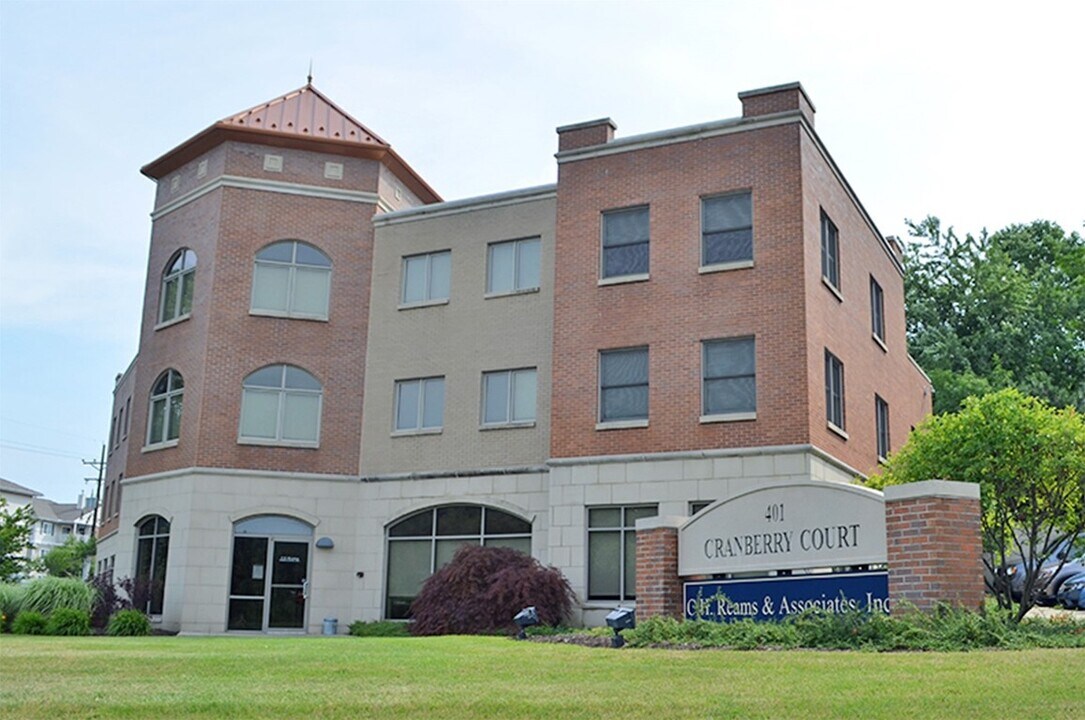 401 Cranberry St in Erie, PA - Building Photo