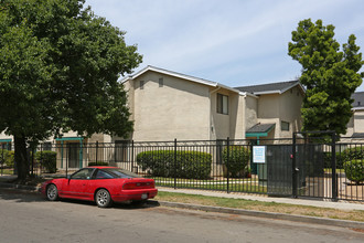 The Chestnut Apartments in Fresno, CA - Building Photo - Building Photo