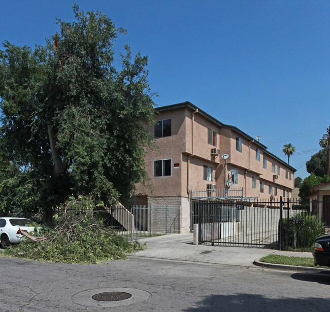 14767 Delano St in Van Nuys, CA - Building Photo - Building Photo