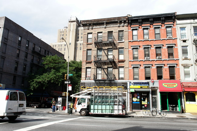 761 9th Ave in New York, NY - Building Photo - Building Photo