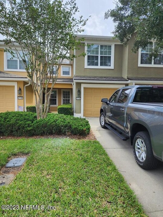 6746 White Blossom Cir in Jacksonville, FL - Foto de edificio