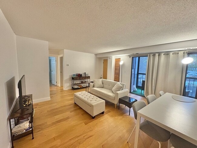 1580 Massachusetts Ave, Unit 2G in Cambridge, MA - Building Photo - Building Photo