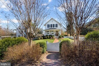 323 S West St in Falls Church, VA - Building Photo - Building Photo