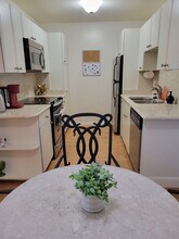 1467 Marchbanks Dr, Unit #4 in Walnut Creek, CA - Foto de edificio - Building Photo