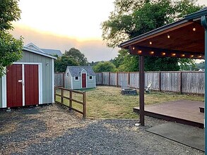 405 S 8th St in Coos Bay, OR - Foto de edificio - Building Photo