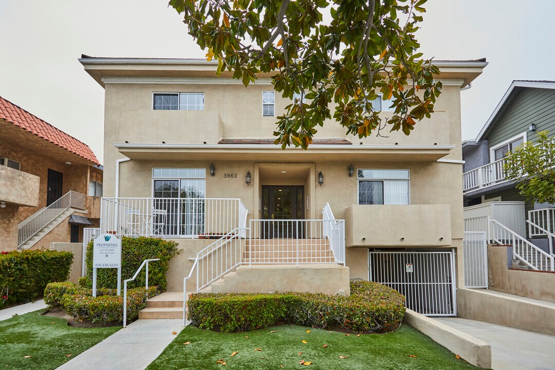 3662 Clarington Ave in Los Angeles, CA - Building Photo