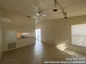 9819 Valley Villa in San Antonio, TX - Foto de edificio - Building Photo