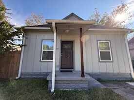 317 S Xanthus Ave in Tulsa, OK - Building Photo