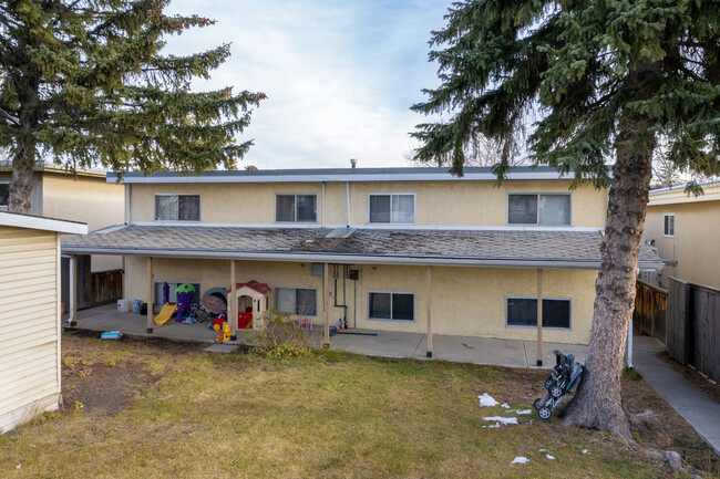 415 Huntsville Cres NW in Calgary, AB - Building Photo - Building Photo