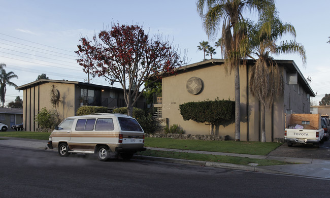 2257-2261 Maple St in Costa Mesa, CA - Foto de edificio - Building Photo