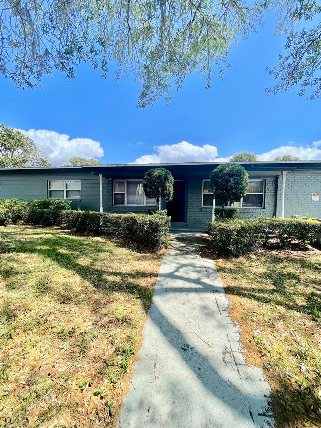 property at 5 N Deleon Ave