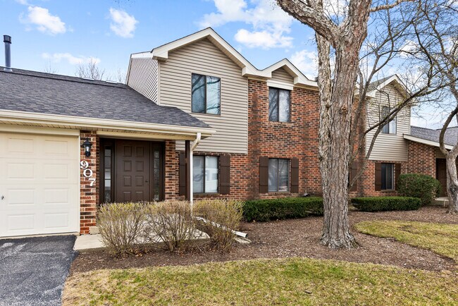 property at 907 Cross Creek Dr N