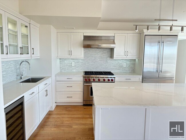 W 87th St in New York, NY - Building Photo - Building Photo