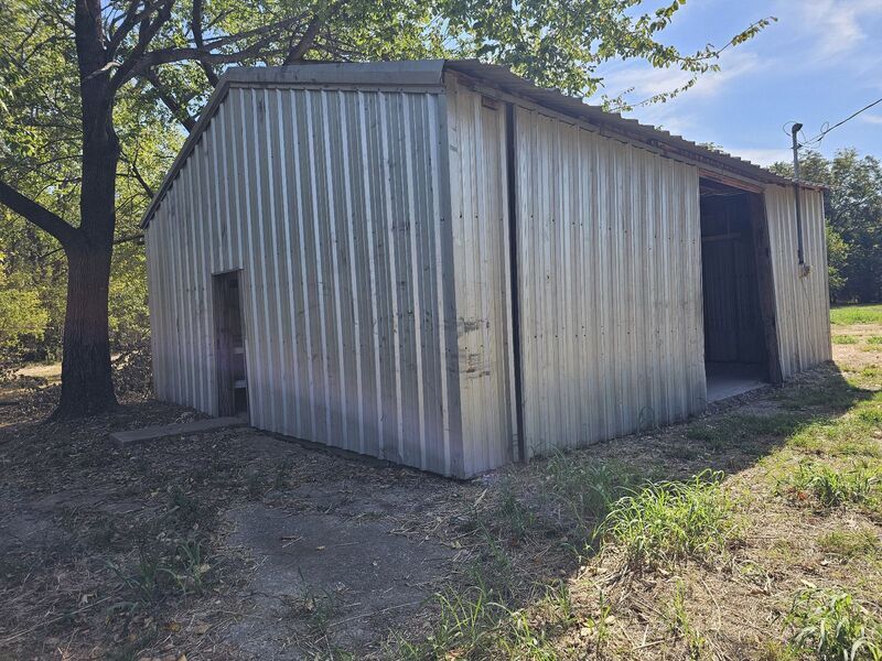 1107 Esma St in Greenville, TX - Building Photo