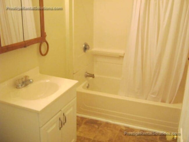 21 Roseclair St in Boston, MA - Foto de edificio - Building Photo