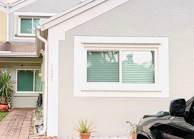 1421 NW 122nd Terrace in Pembroke Pines, FL - Building Photo - Building Photo