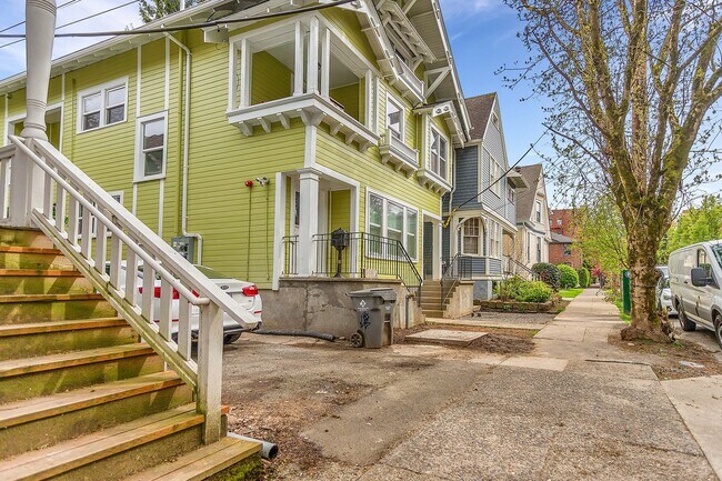 616 NW 22nd Ave-Unit -620 in Portland, OR - Building Photo - Building Photo