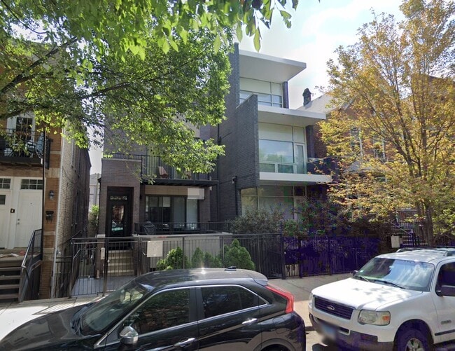 property at 1541 N Bosworth Ave