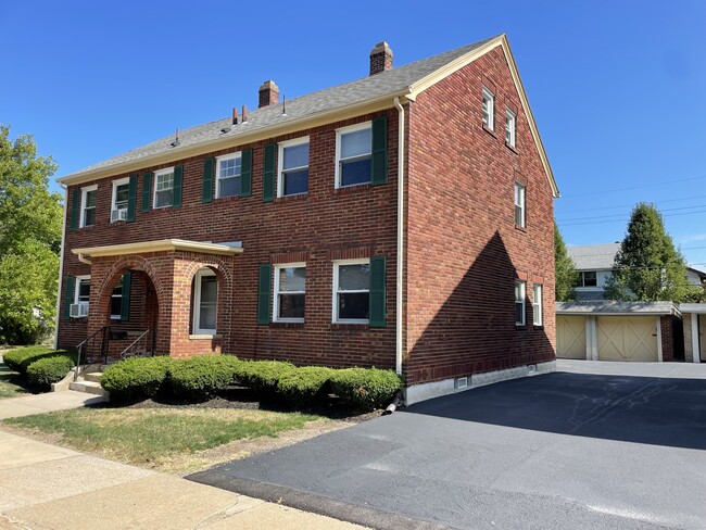 property at 703 Kahkwa Blvd