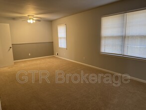 3894 Maplewood Dr in Decatur, GA - Building Photo - Building Photo