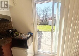 18 Huntington Park Dr in Markham, ON - Building Photo - Building Photo