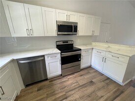 2190 Arbour Walk Cir in Naples, FL - Building Photo