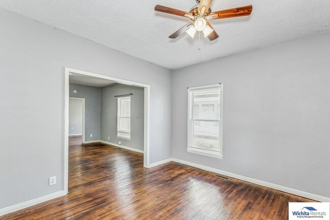 property at 1920 W Maple St