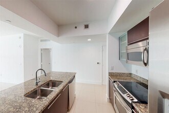 951 Brickell Ave, Unit 810 in Miami, FL - Building Photo - Building Photo