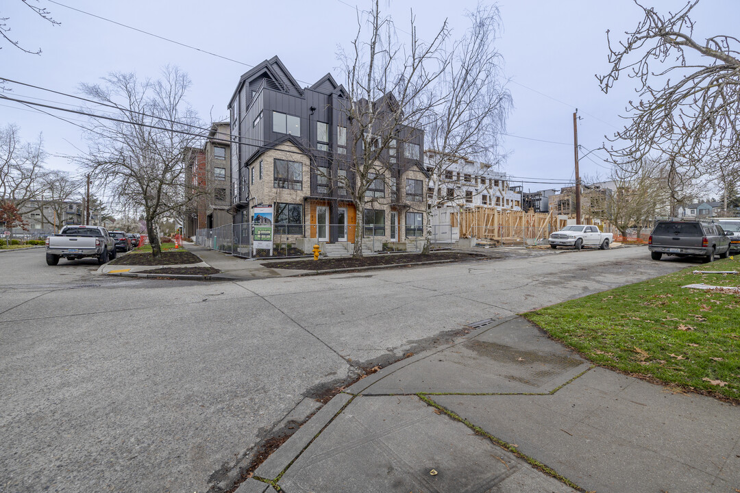 5410 11th Avenue Northwest in Seattle, WA - Building Photo